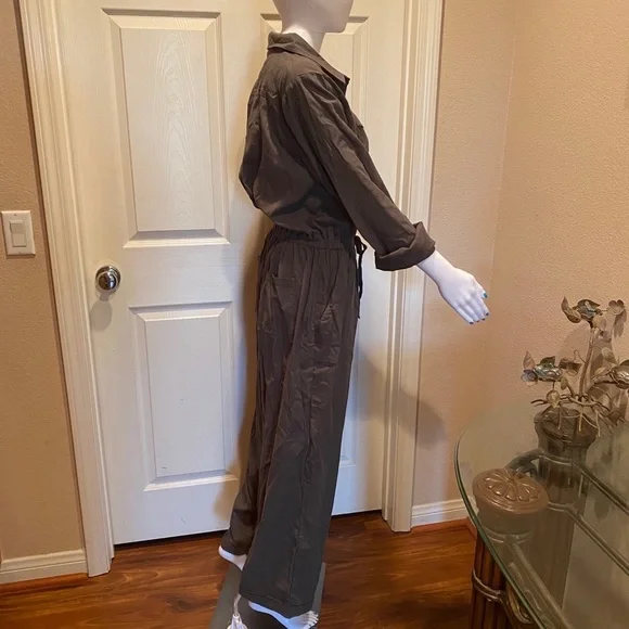 Olive cotton utility button down jumpsuit. - Picture 4 of 6